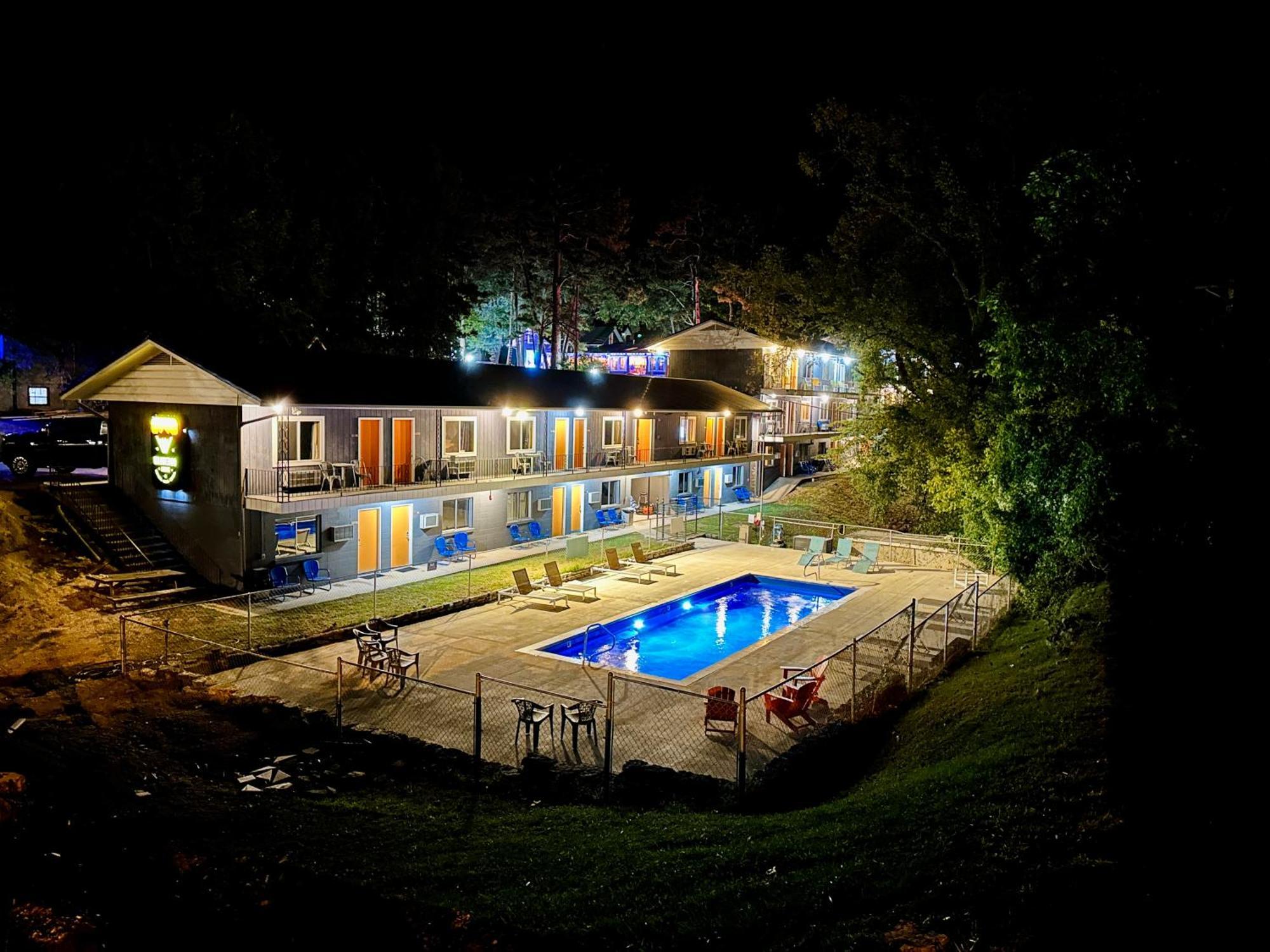 The Wanderoo Lodge Eureka Springs Extérieur photo